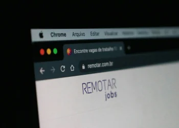 Des millions d&rsquo;onglets Chrome sont-ils ouverts ? Organisez-les maintenant à l&rsquo;aide de l&rsquo;IA